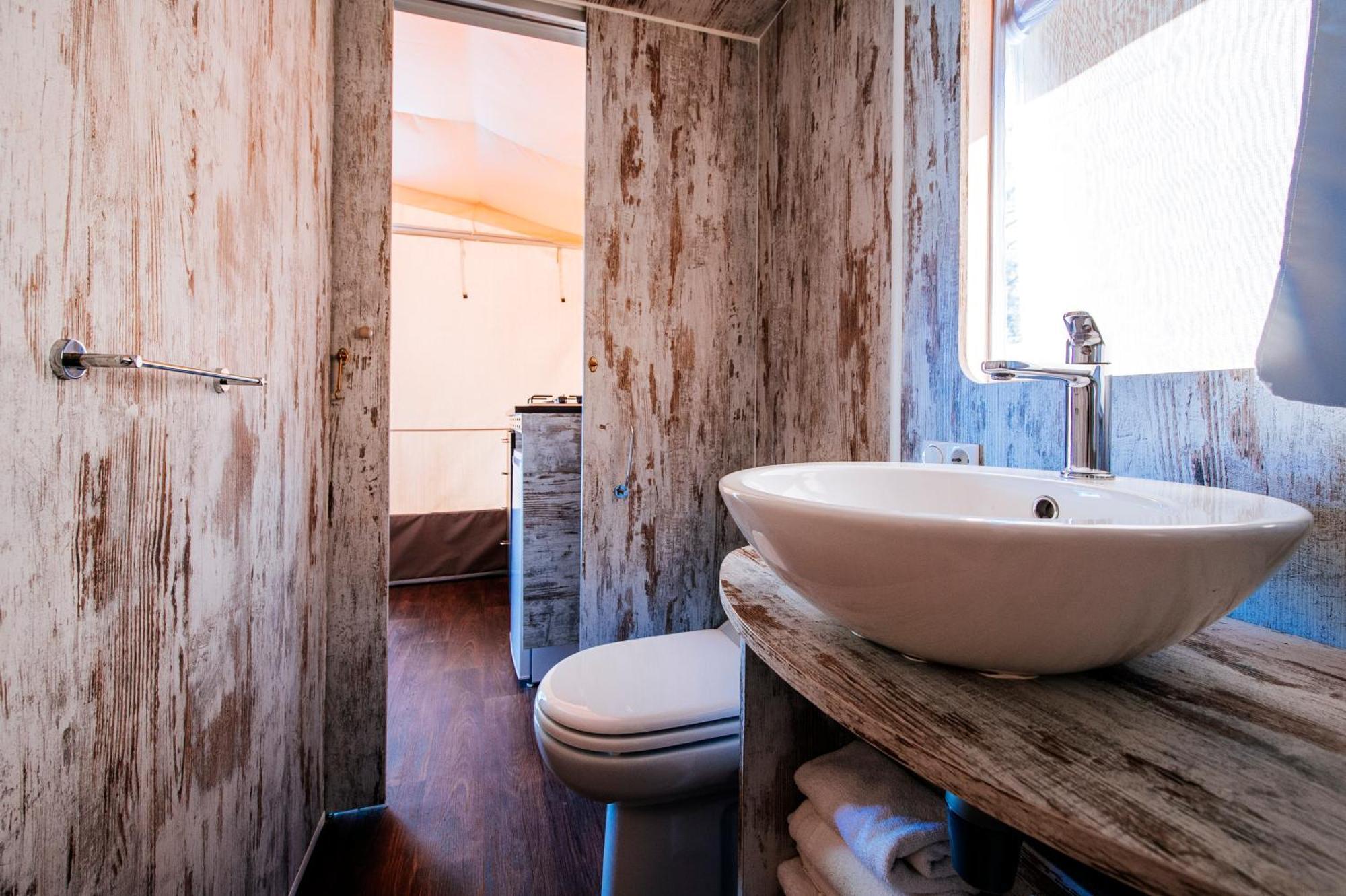 Zaton Holiday Resort Glamping Tents نين الغرفة الصورة